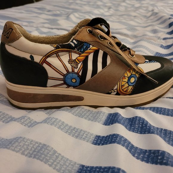 Mam'zelle Women's Sneakers - Size 6.5 - MINT! - Picture 5 of 6